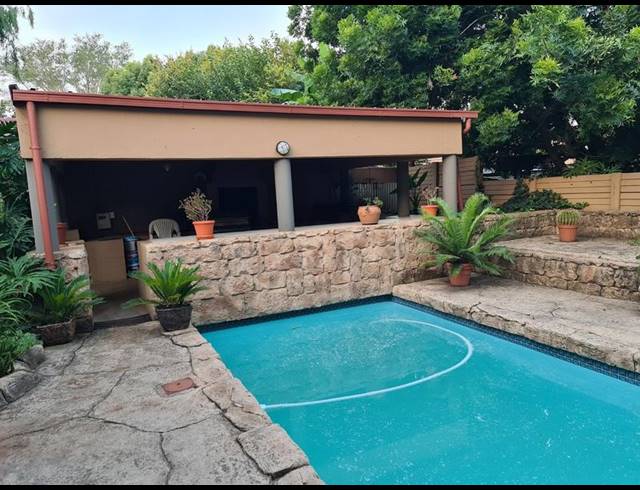 4 BEDROOM HOUSE FOR SALE IN SINOVILLE